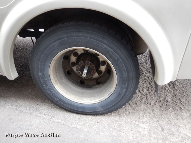 image for item KV9130 2010 Ford F650  shuttle bus