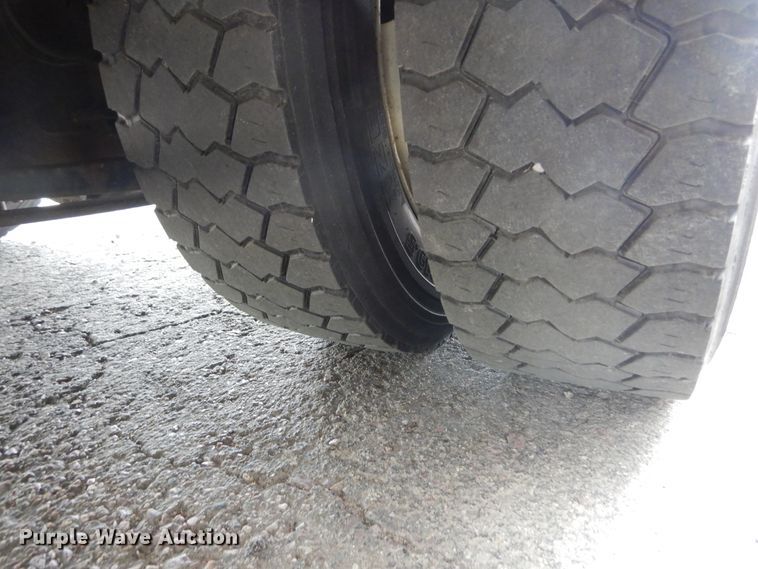 image for item KV9130 2010 Ford F650  shuttle bus