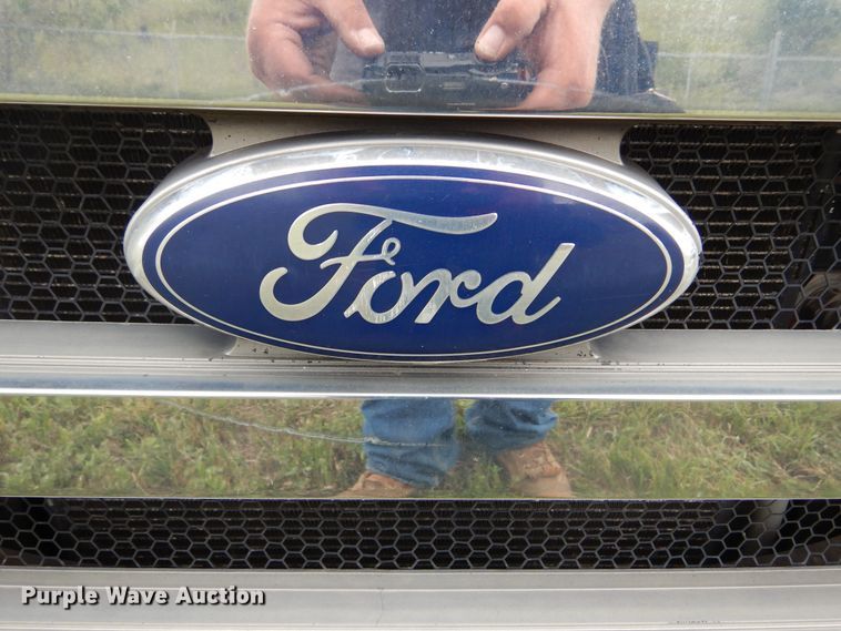 image for item KV9130 2010 Ford F650  shuttle bus