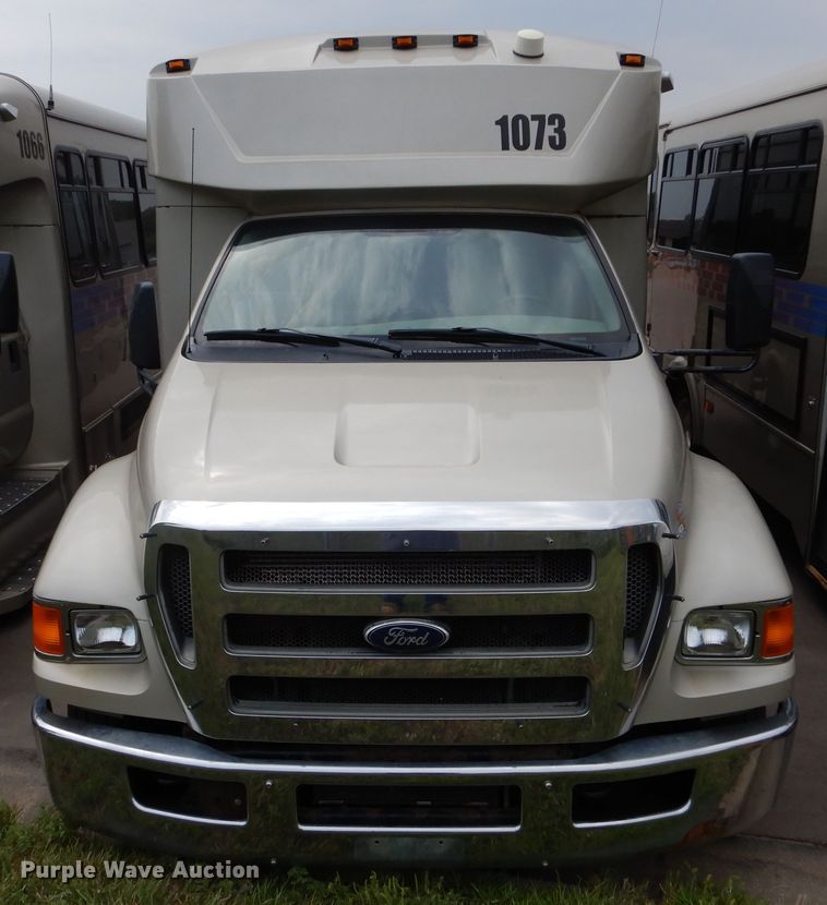 image for item KV9131 2010 Ford F650  shuttle bus