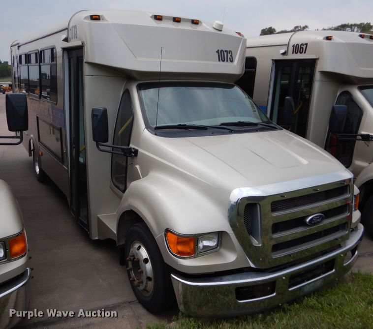 image for item KV9131 2010 Ford F650  shuttle bus