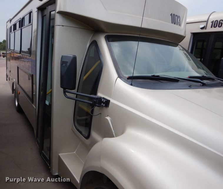 image for item KV9131 2010 Ford F650  shuttle bus