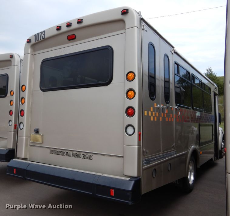 image for item KV9131 2010 Ford F650  shuttle bus