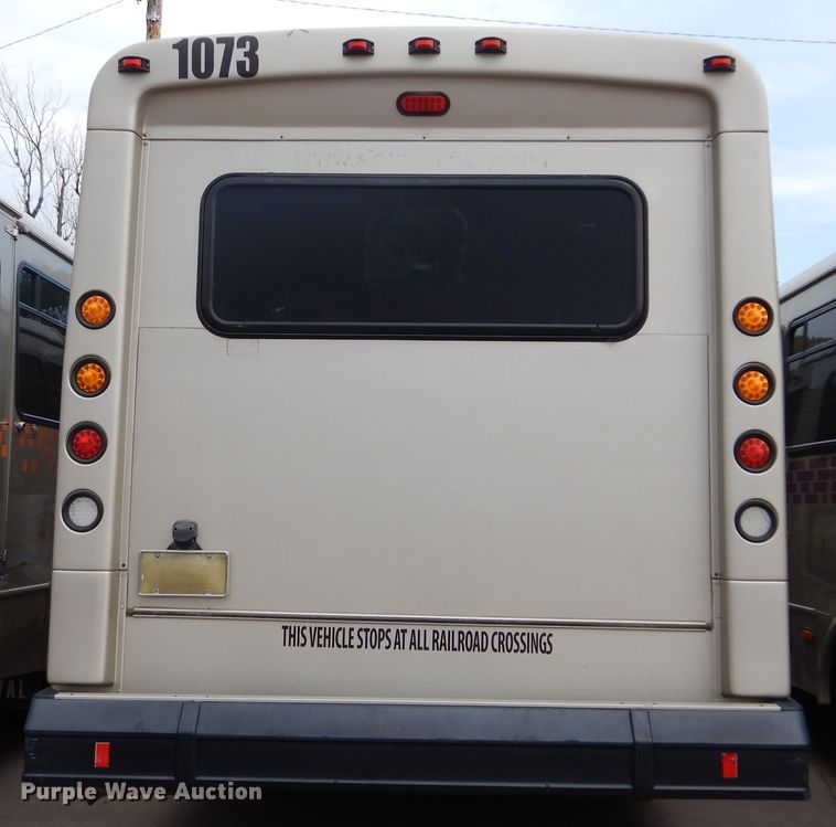 image for item KV9131 2010 Ford F650  shuttle bus