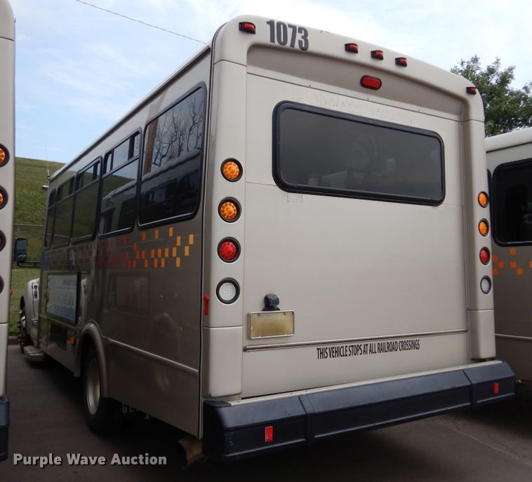 image for item KV9131 2010 Ford F650  shuttle bus