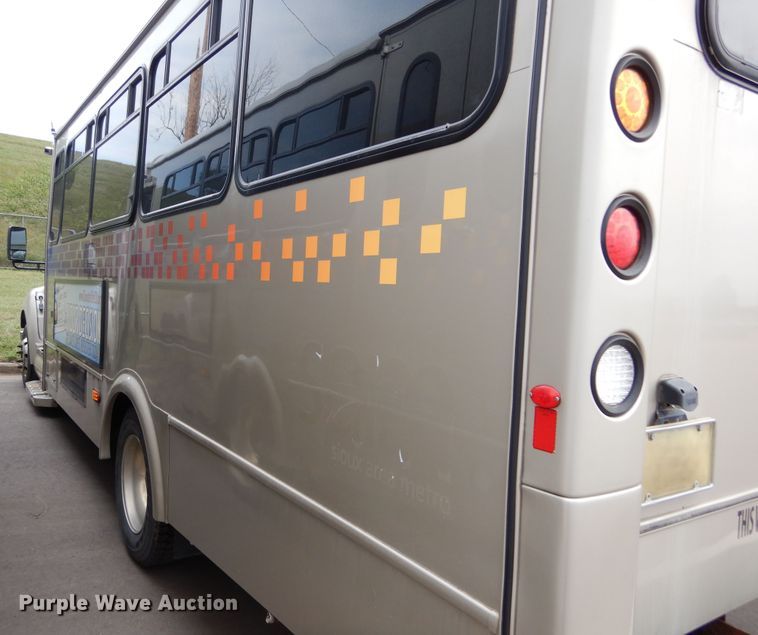 image for item KV9131 2010 Ford F650  shuttle bus