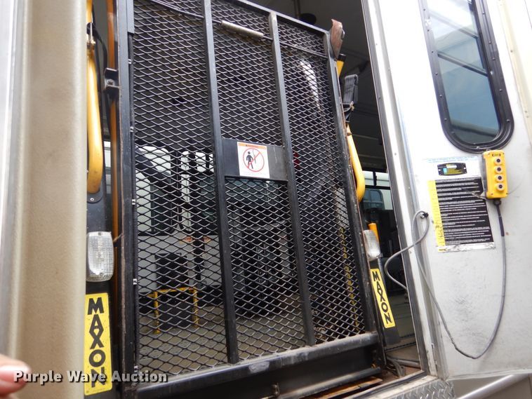image for item KV9131 2010 Ford F650  shuttle bus