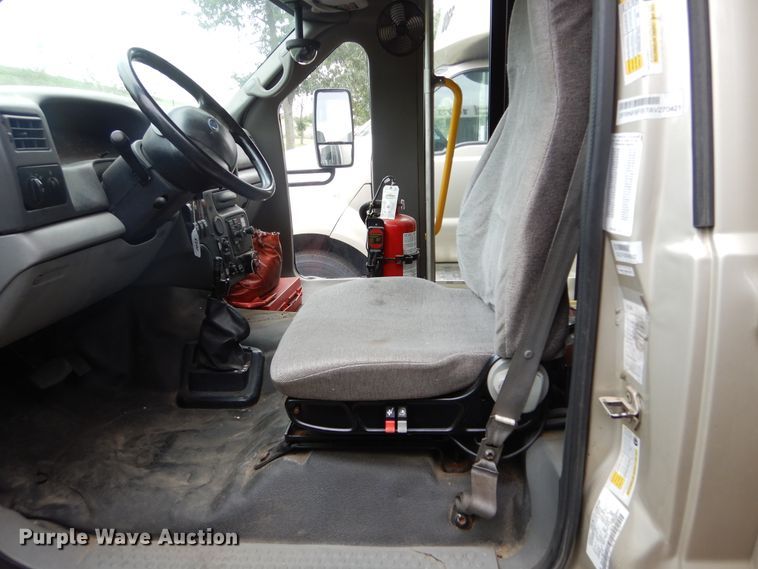 image for item KV9131 2010 Ford F650  shuttle bus