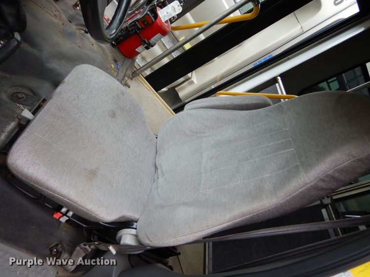 image for item KV9131 2010 Ford F650  shuttle bus