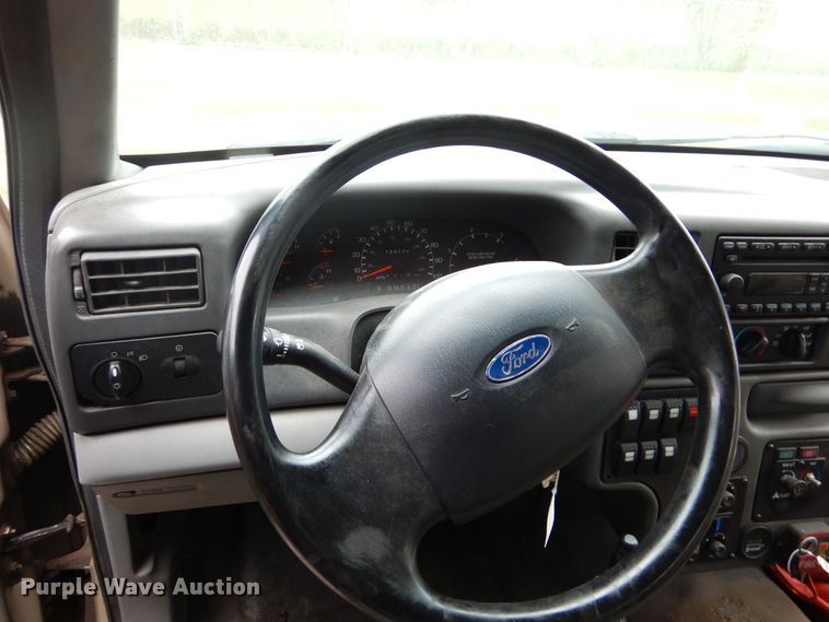 image for item KV9131 2010 Ford F650  shuttle bus