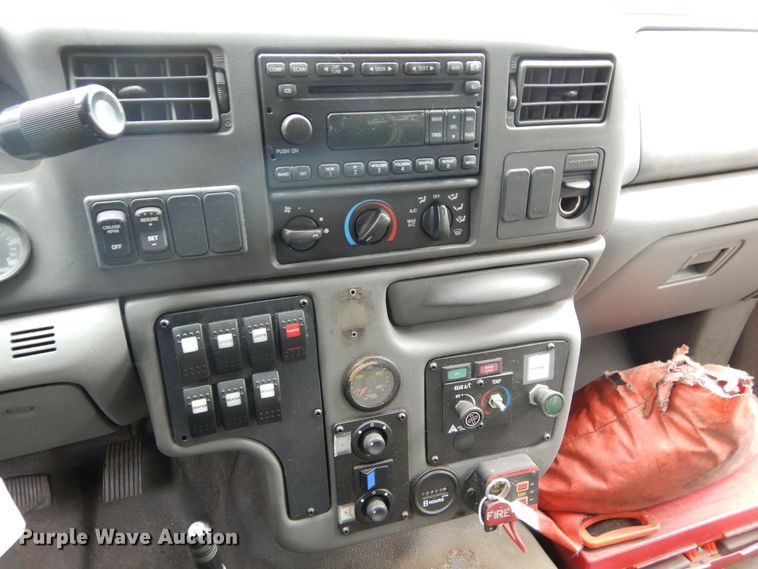 image for item KV9131 2010 Ford F650  shuttle bus