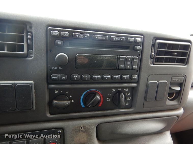 image for item KV9131 2010 Ford F650  shuttle bus