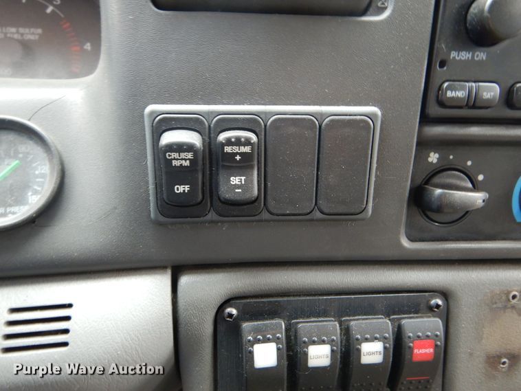 image for item KV9131 2010 Ford F650  shuttle bus