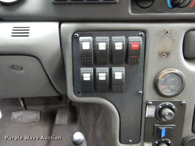 image for item KV9131 2010 Ford F650  shuttle bus