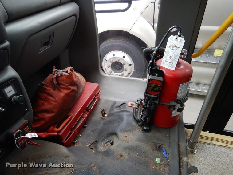 image for item KV9131 2010 Ford F650  shuttle bus