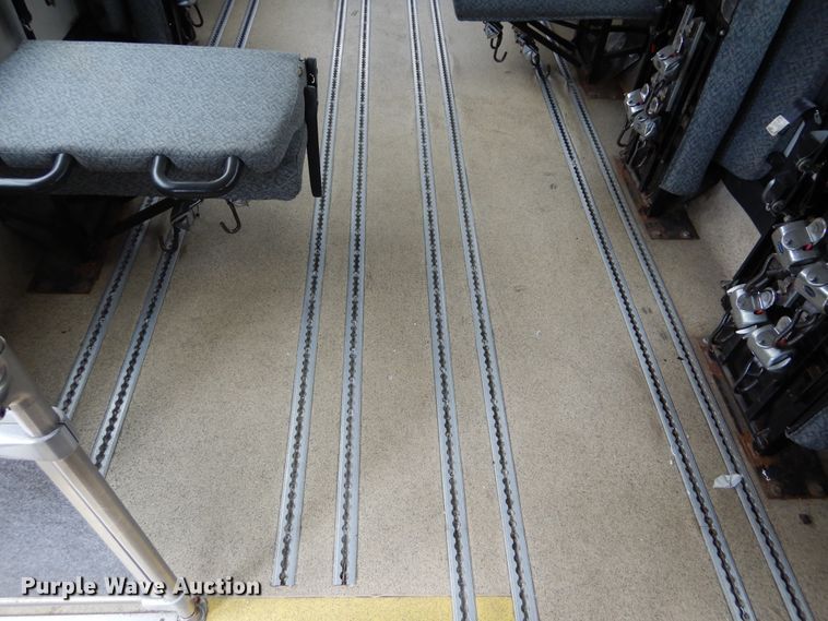 image for item KV9131 2010 Ford F650  shuttle bus