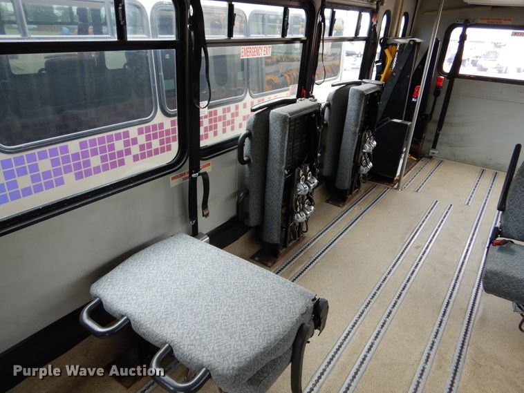 image for item KV9131 2010 Ford F650  shuttle bus