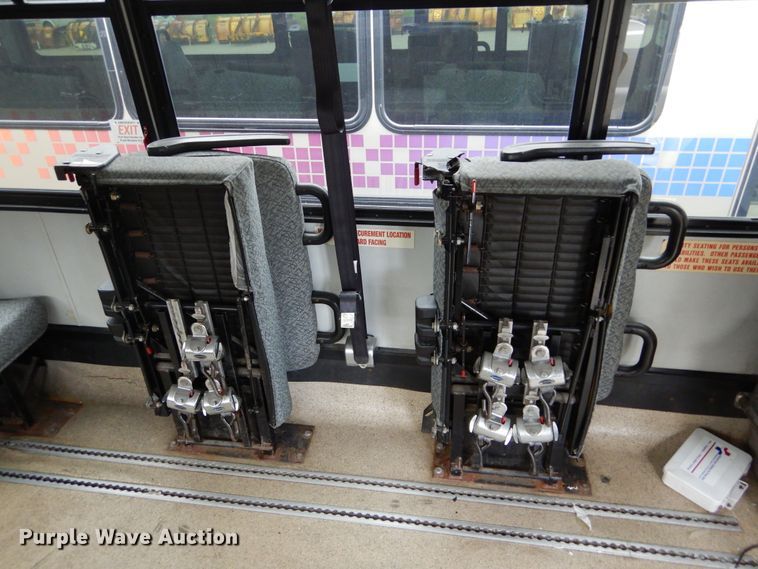 image for item KV9131 2010 Ford F650  shuttle bus