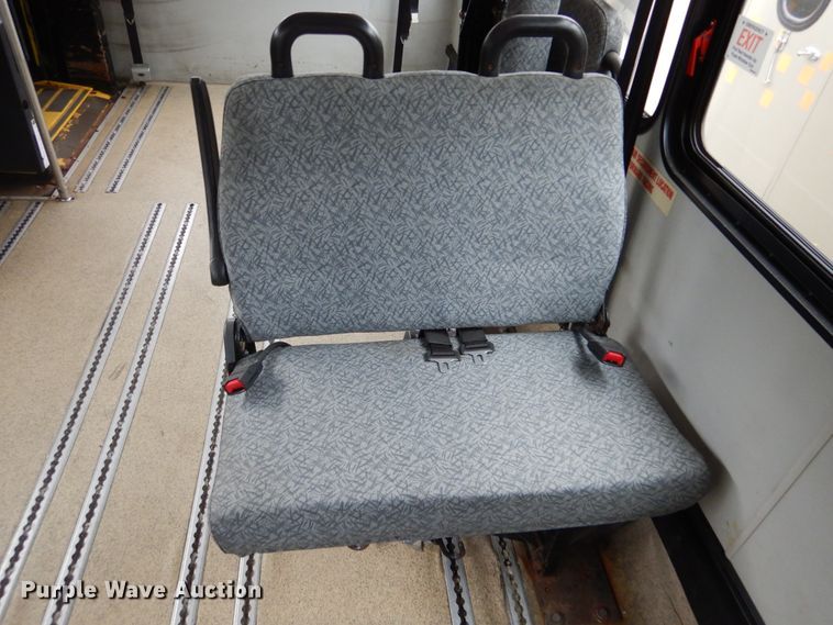 image for item KV9131 2010 Ford F650  shuttle bus