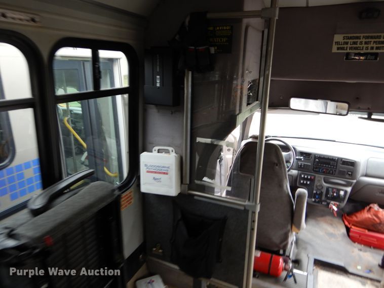 image for item KV9131 2010 Ford F650  shuttle bus