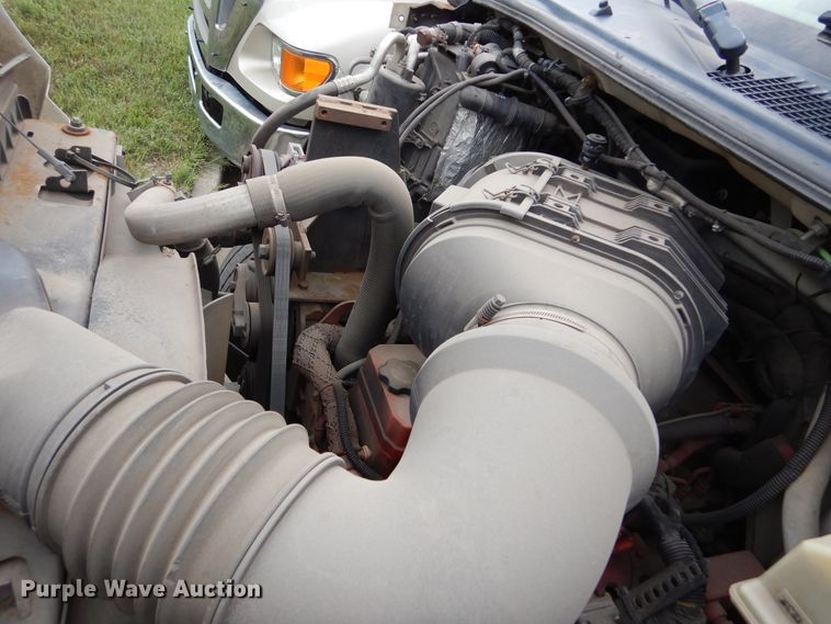 image for item KV9131 2010 Ford F650  shuttle bus