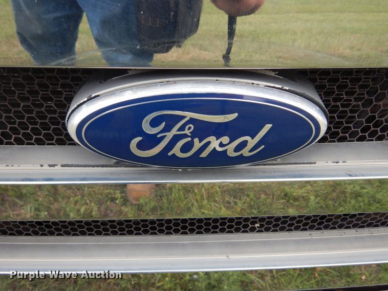 image for item KV9131 2010 Ford F650  shuttle bus