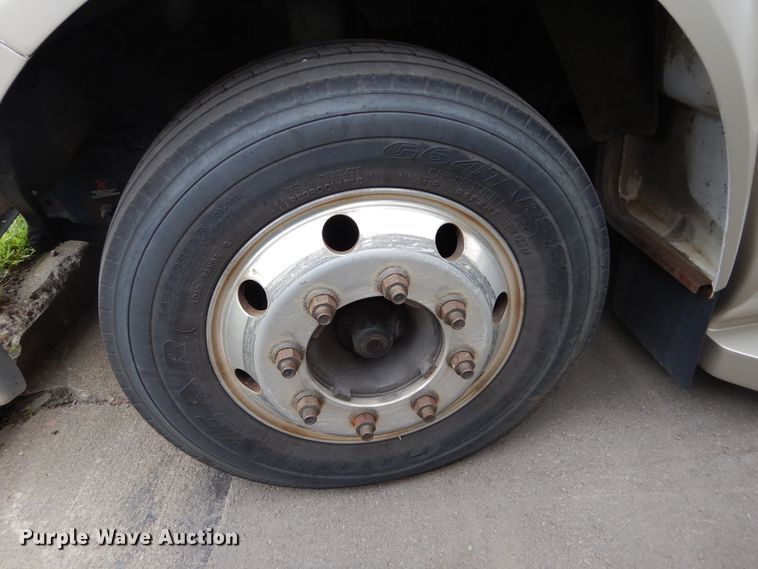 image for item KV9131 2010 Ford F650  shuttle bus