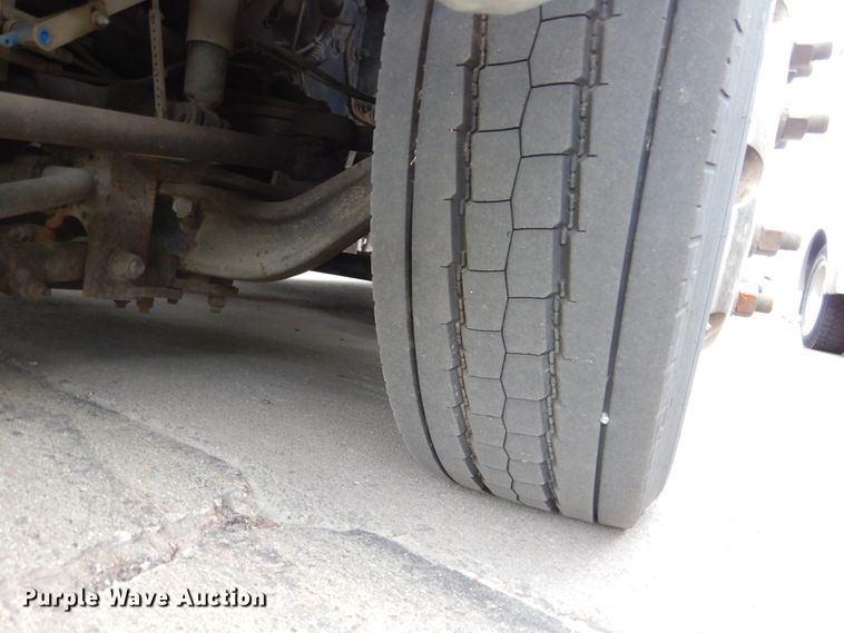 image for item KV9131 2010 Ford F650  shuttle bus