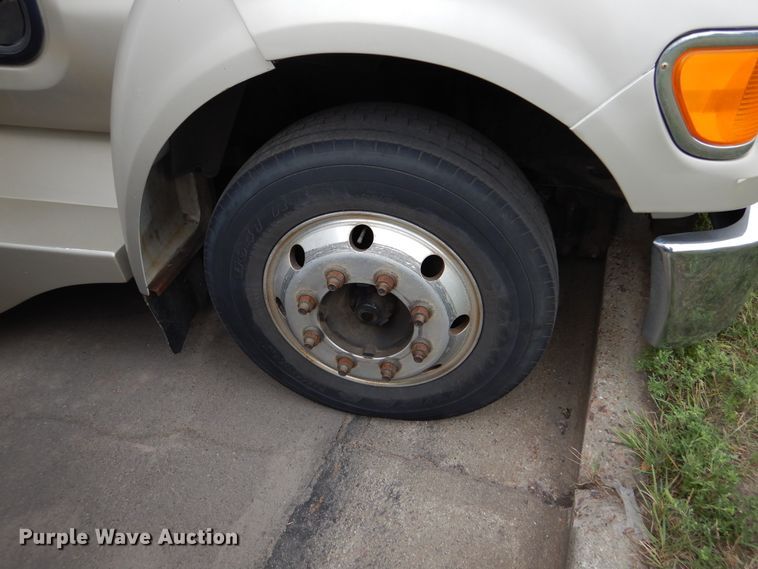 image for item KV9131 2010 Ford F650  shuttle bus