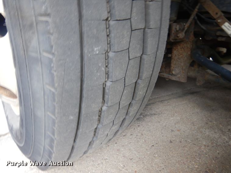 image for item KV9131 2010 Ford F650  shuttle bus