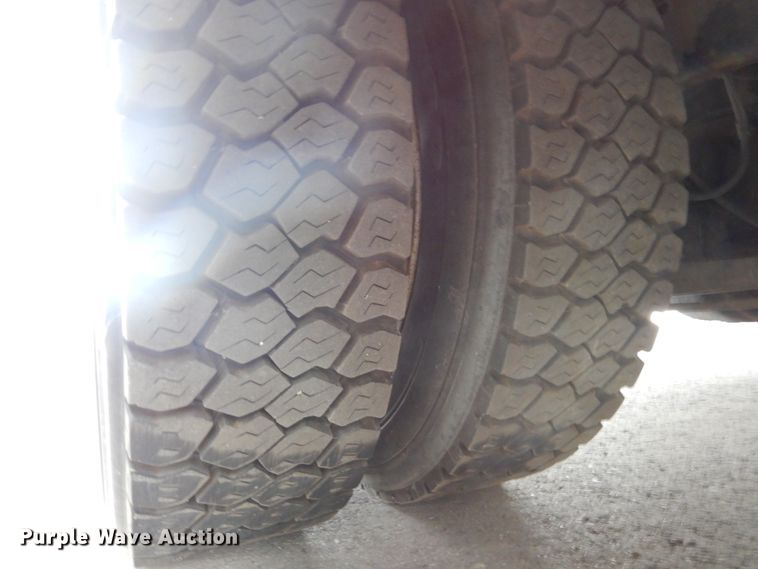 image for item KV9131 2010 Ford F650  shuttle bus