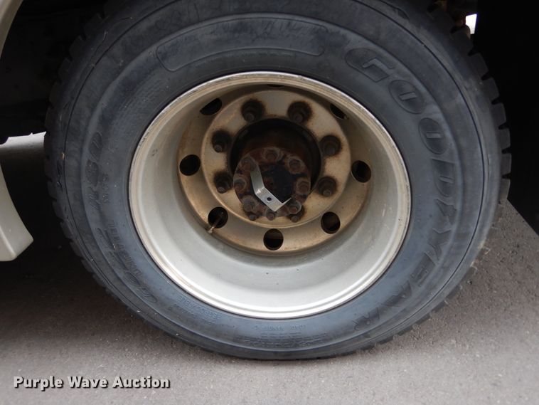 image for item KV9131 2010 Ford F650  shuttle bus