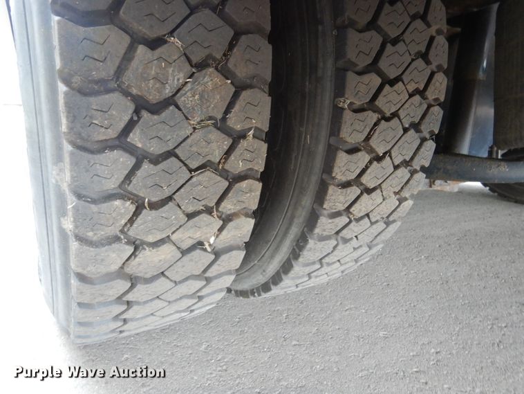 image for item KV9131 2010 Ford F650  shuttle bus