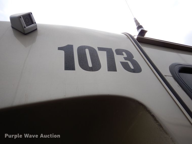 image for item KV9131 2010 Ford F650  shuttle bus