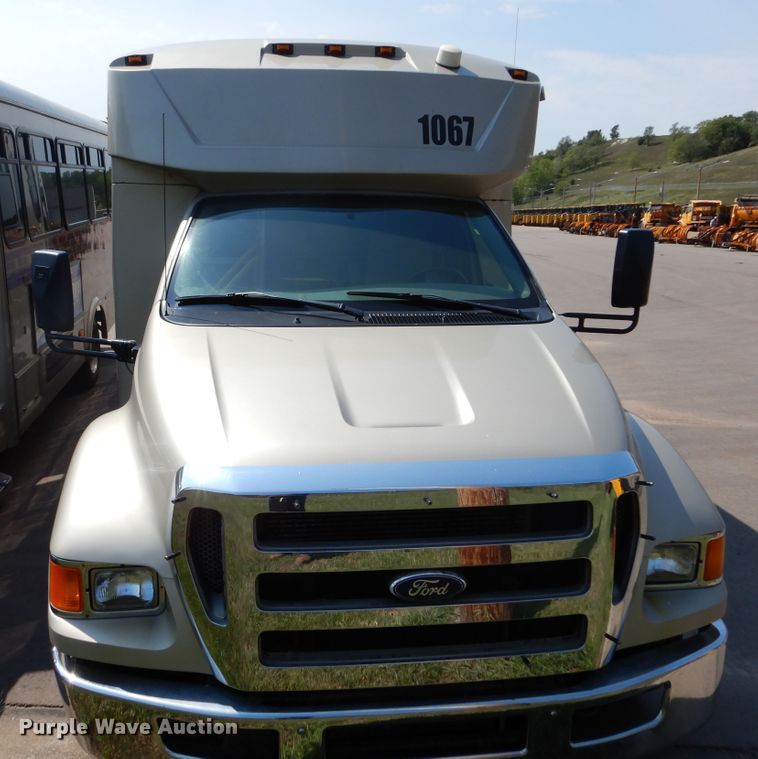 image for item KV9132 2010 Ford F650  shuttle bus