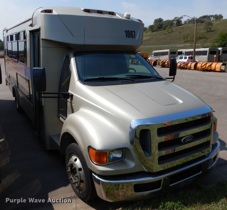 image for item KV9132 2010 Ford F650  shuttle bus