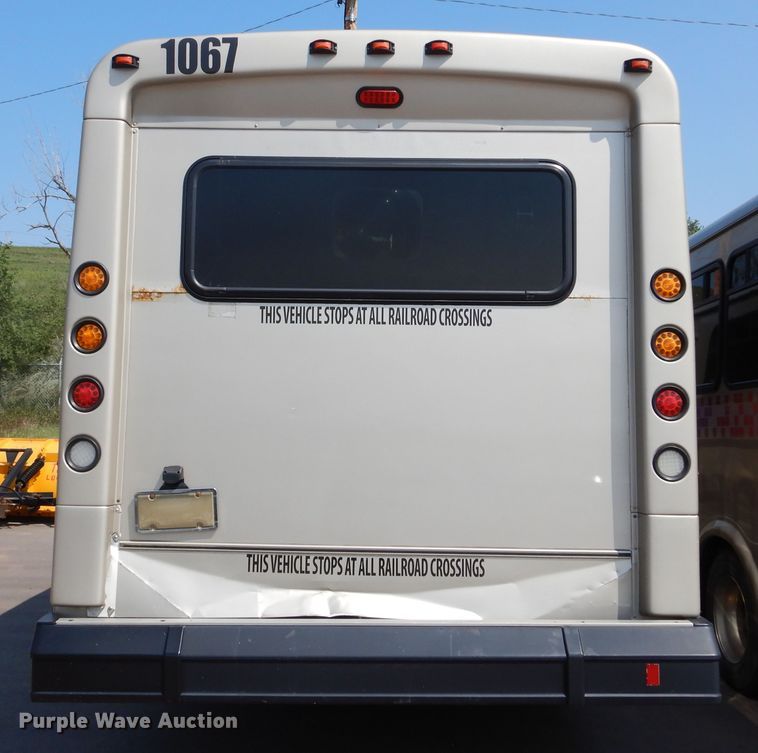 image for item KV9132 2010 Ford F650  shuttle bus