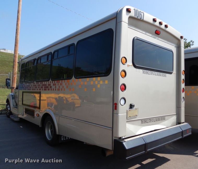 image for item KV9132 2010 Ford F650  shuttle bus