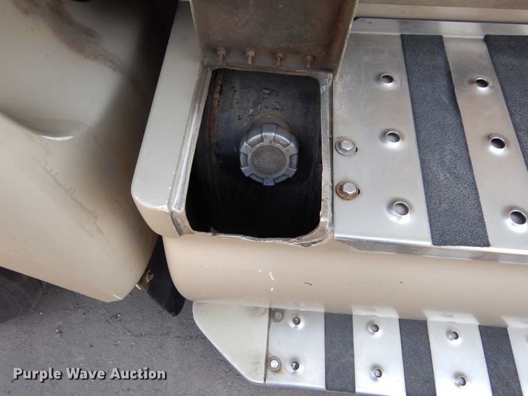 image for item KV9132 2010 Ford F650  shuttle bus