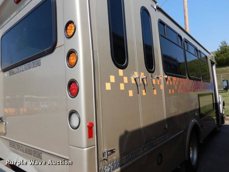 image for item KV9132 2010 Ford F650  shuttle bus