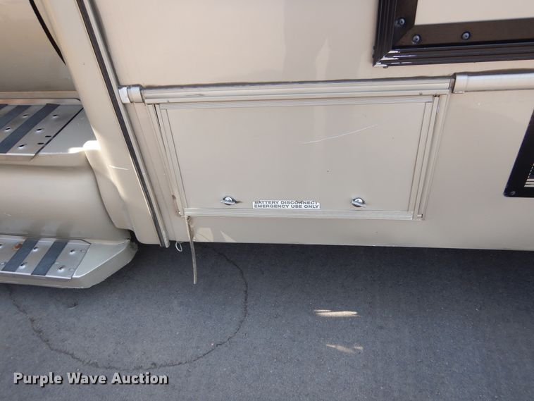 image for item KV9132 2010 Ford F650  shuttle bus