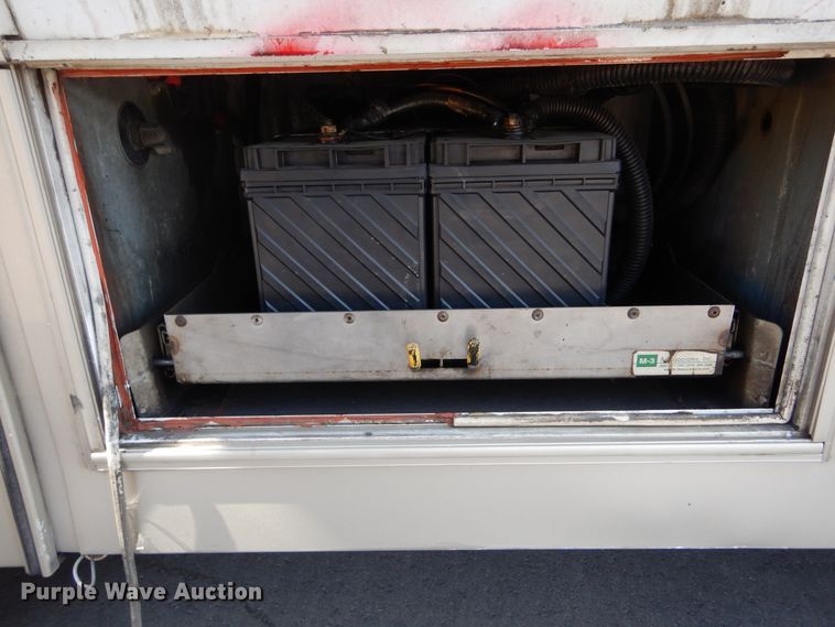 image for item KV9132 2010 Ford F650  shuttle bus