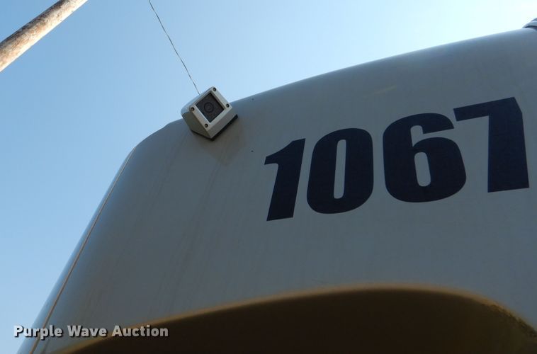 image for item KV9132 2010 Ford F650  shuttle bus