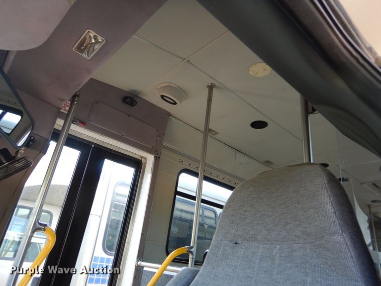 image for item KV9132 2010 Ford F650  shuttle bus