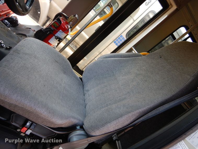 image for item KV9132 2010 Ford F650  shuttle bus