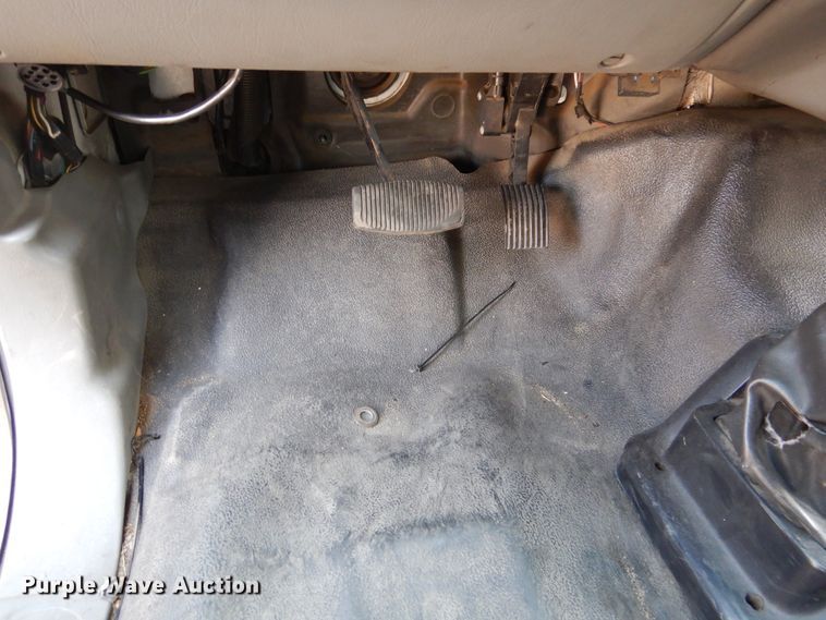 image for item KV9132 2010 Ford F650  shuttle bus