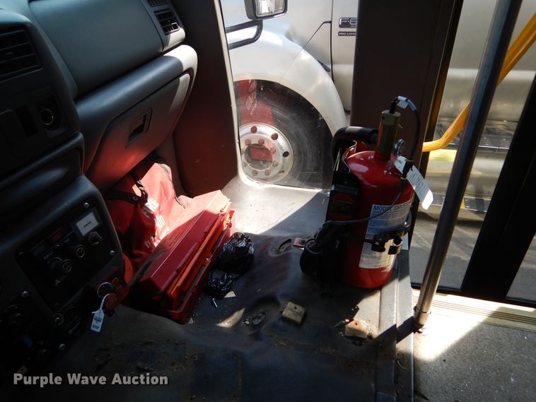 image for item KV9132 2010 Ford F650  shuttle bus