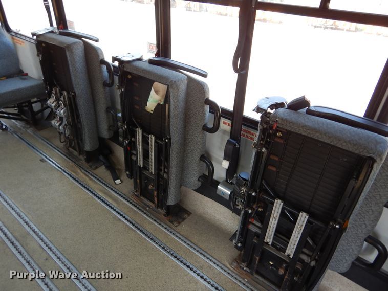 image for item KV9132 2010 Ford F650  shuttle bus