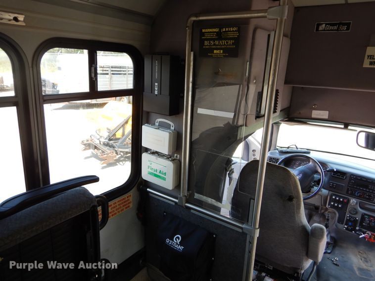 image for item KV9132 2010 Ford F650  shuttle bus