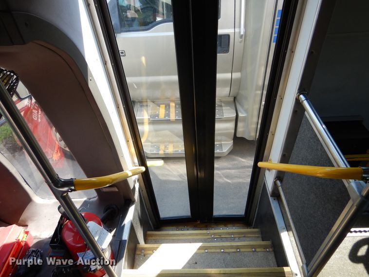 image for item KV9132 2010 Ford F650  shuttle bus